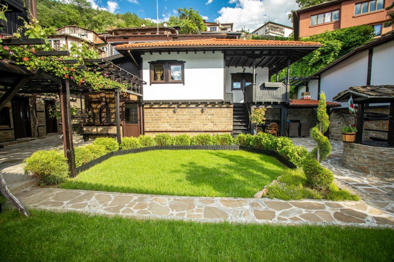 Семеен Хотел Чардаците Lovech Exterior foto