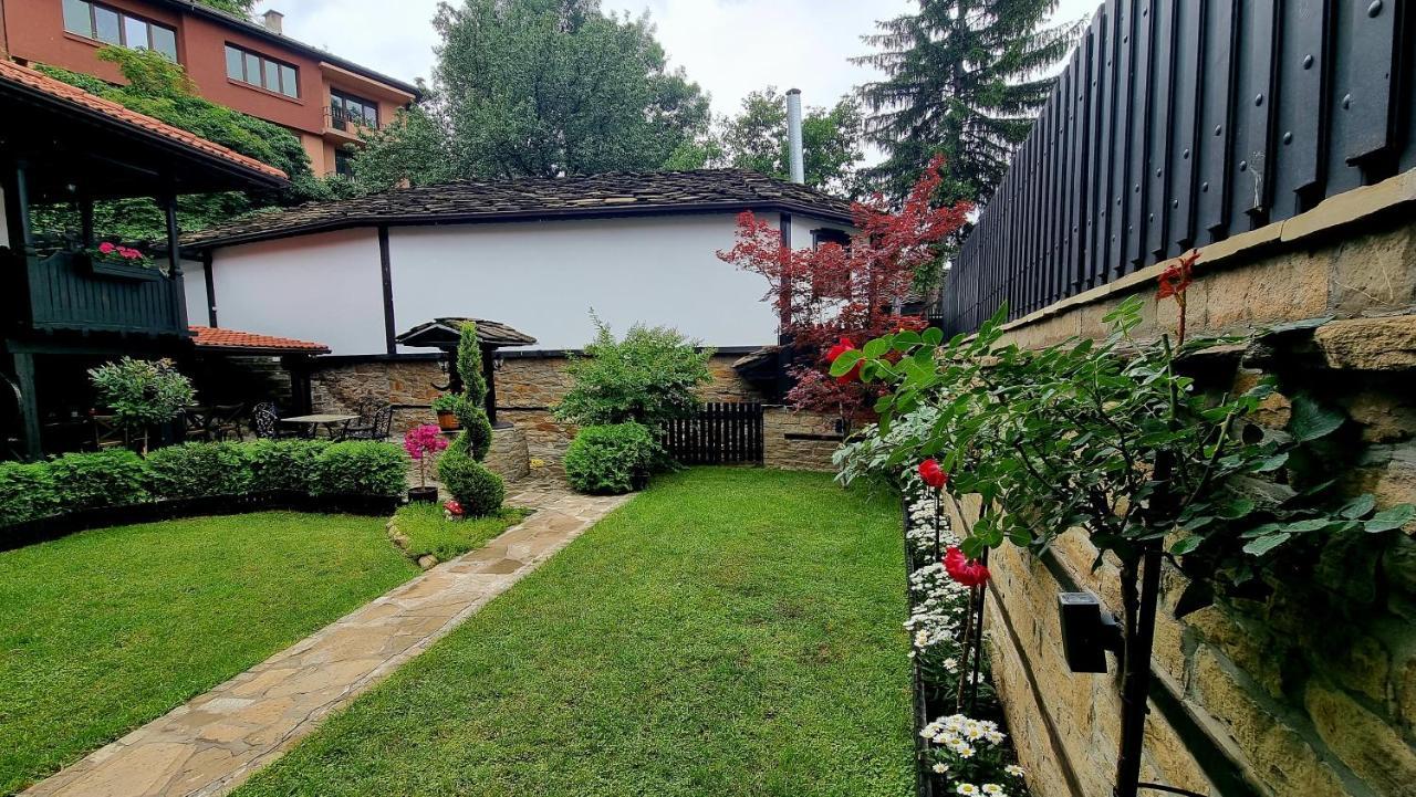 Семеен Хотел Чардаците Lovech Exterior foto