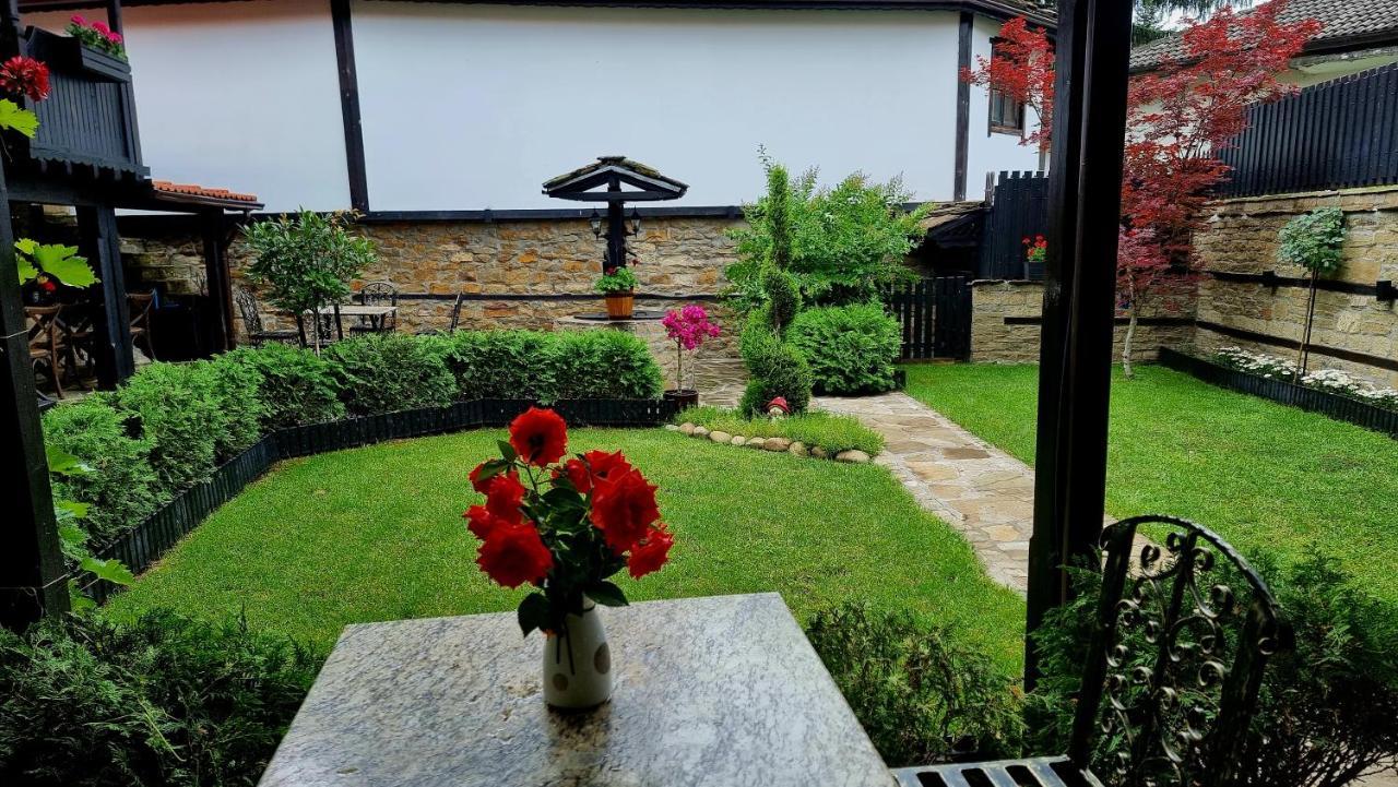 Семеен Хотел Чардаците Lovech Exterior foto