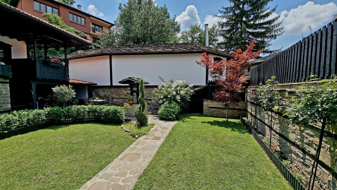 Семеен Хотел Чардаците Lovech Exterior foto