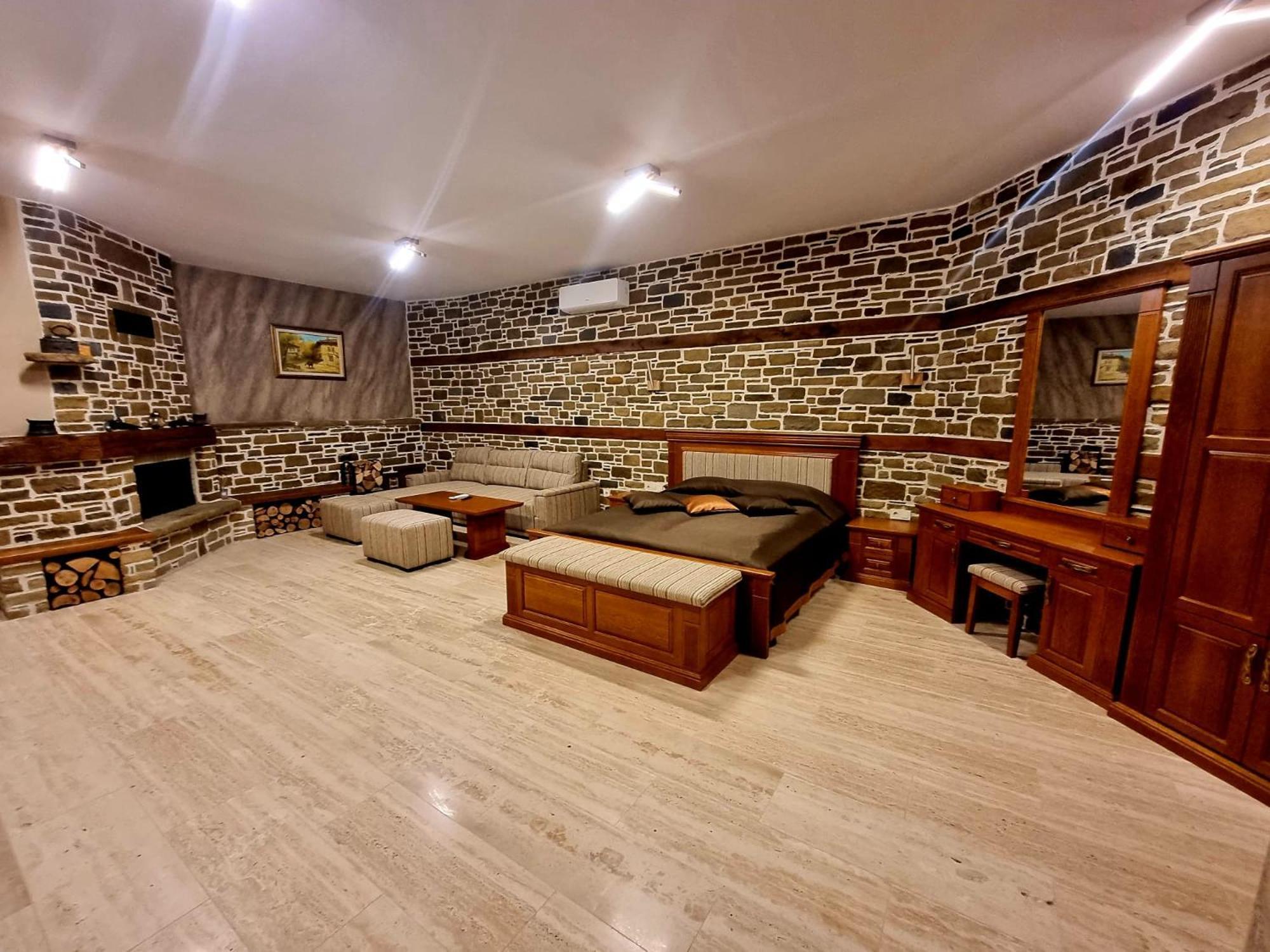Семеен Хотел Чардаците Lovech Exterior foto