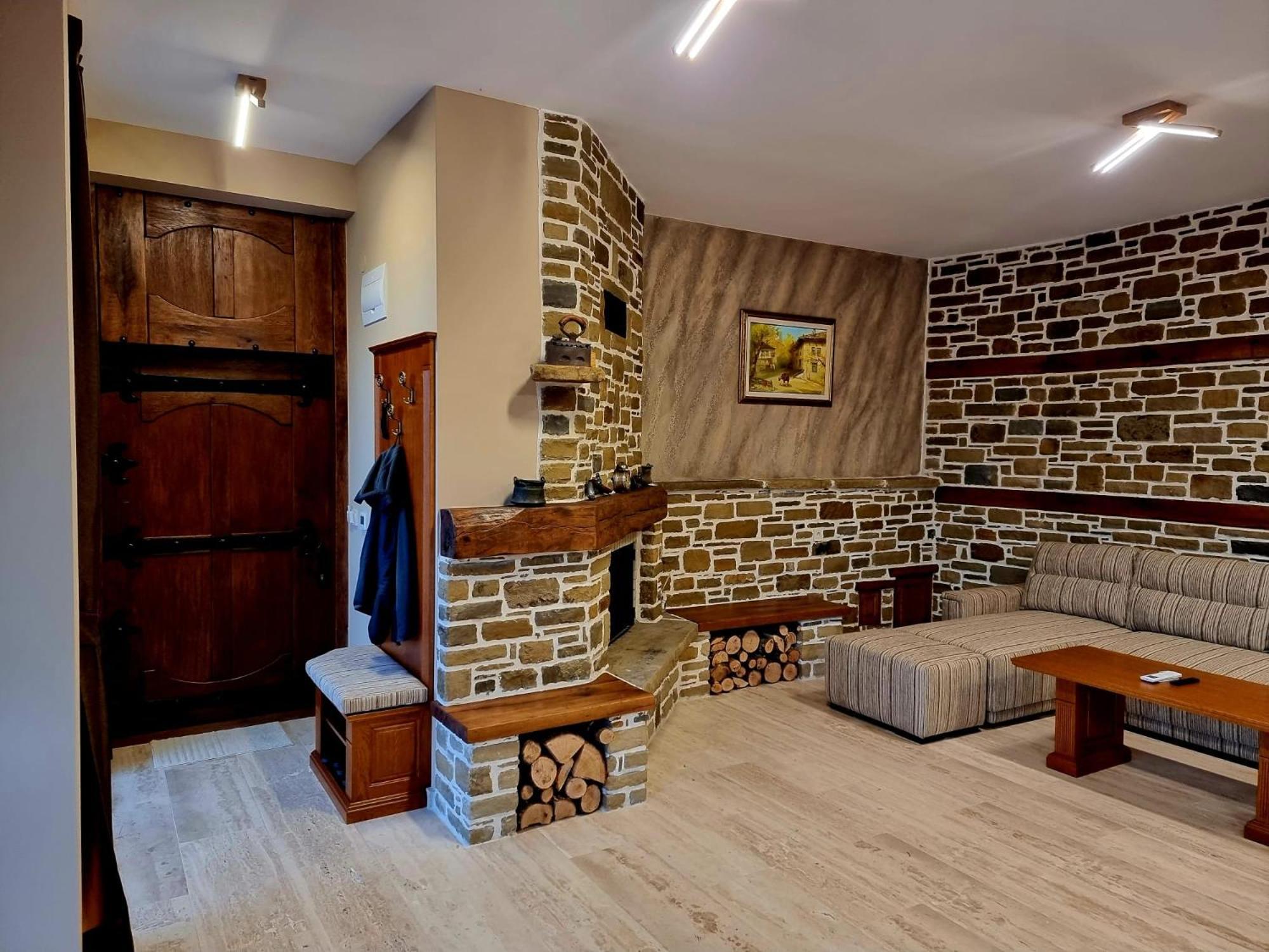 Семеен Хотел Чардаците Lovech Exterior foto